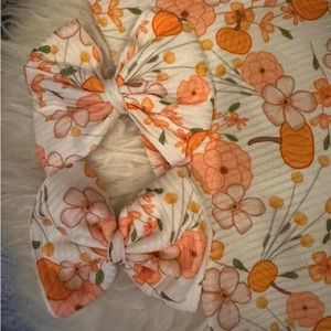 Clip bows for toddlers. Pumpkins